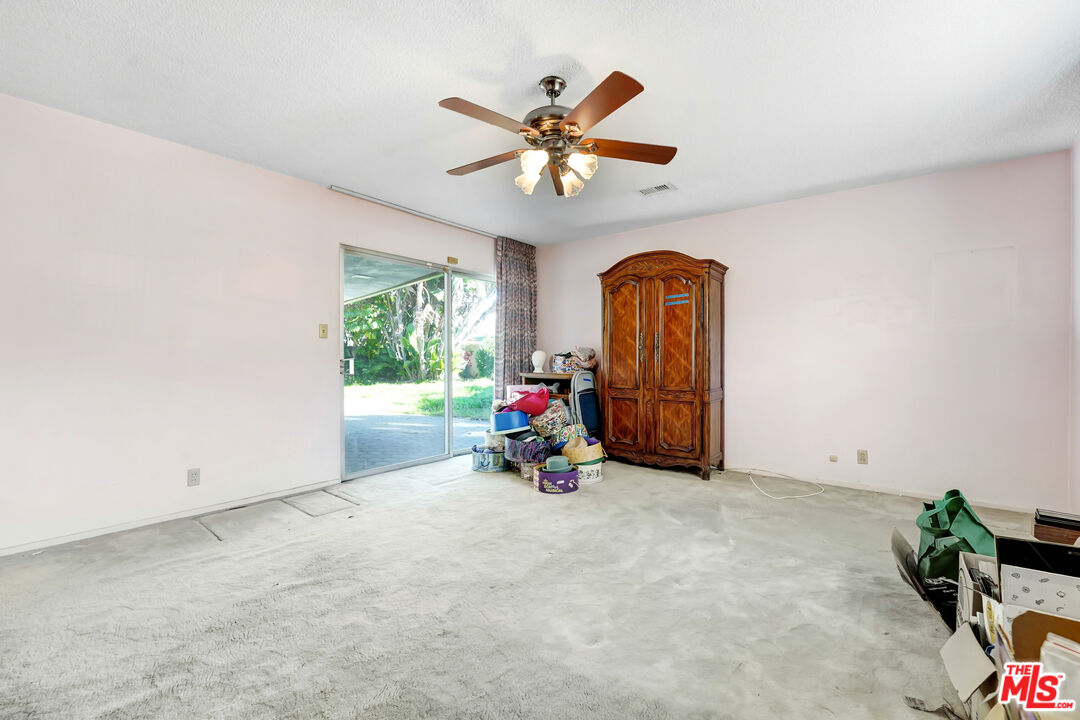 6424 Shenandoah Avenue Los Angeles, CA 90056 - Photo 14 of 35 an empty room with window and ceiling fan