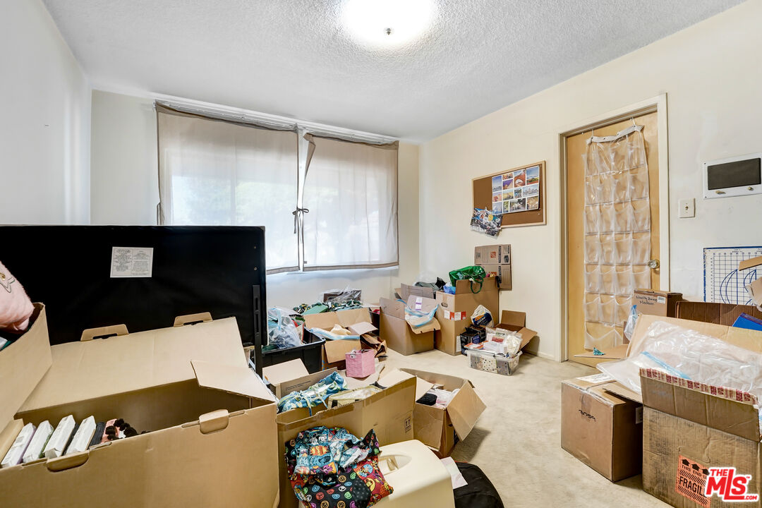 6424 Shenandoah Avenue Los Angeles, CA 90056 - Photo 15 of 35 a living room with furniture and a flat screen tv