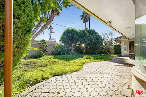$1,699,000 | 6424 Shenandoah Avenue, Los Angeles, CA 90056
