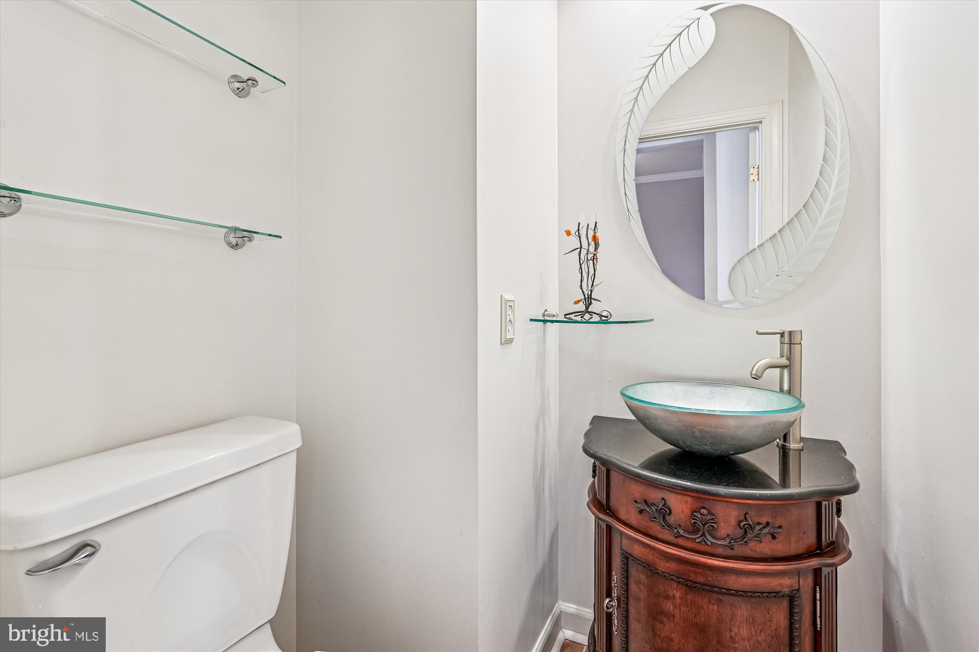 142 Swanton Lane Gaithersburg, MD 20878 - Photo 26 of 68 a bathroom with a toilet a sink and mirror
