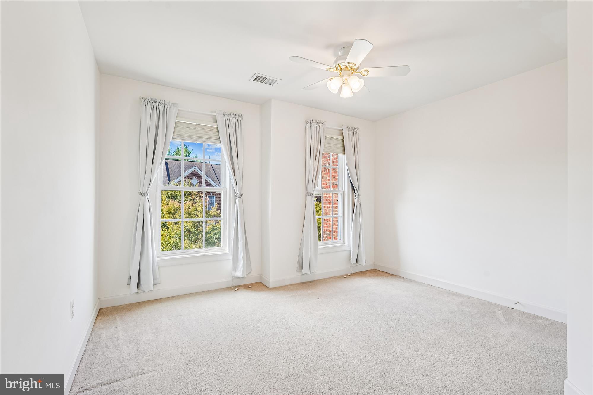 142 Swanton Lane Gaithersburg, MD 20878 - Photo 29 of 68 an empty room with windows and chandelier fan