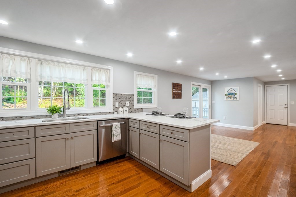 17 Douglas Road Webster, MA 01570 - Photo 13 of 25