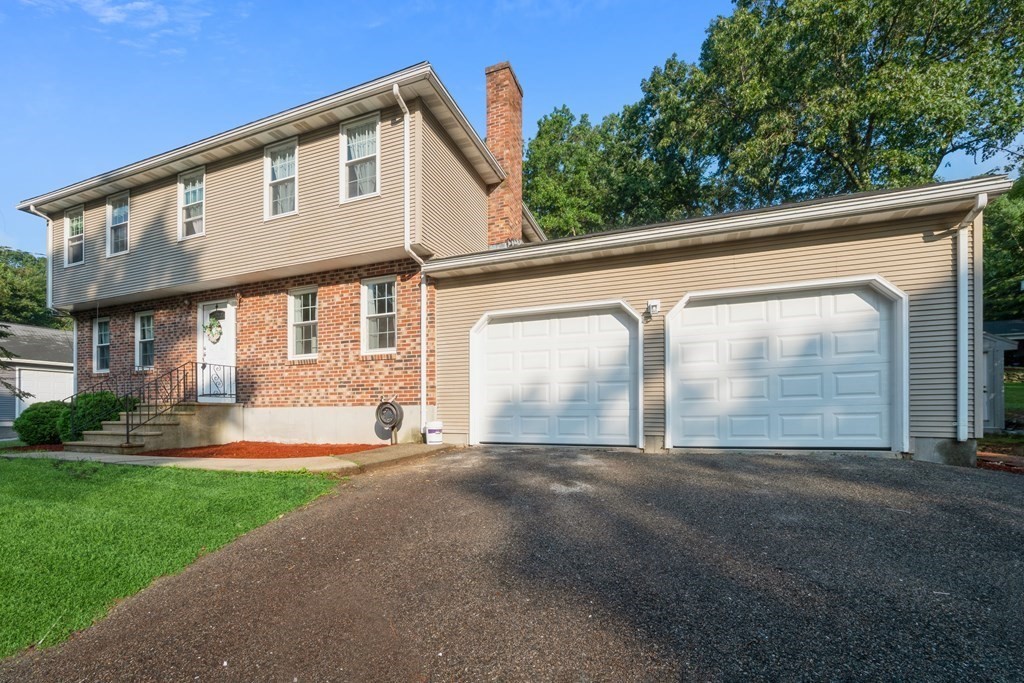 17 Douglas Road Webster, MA 01570 - Photo 2 of 25