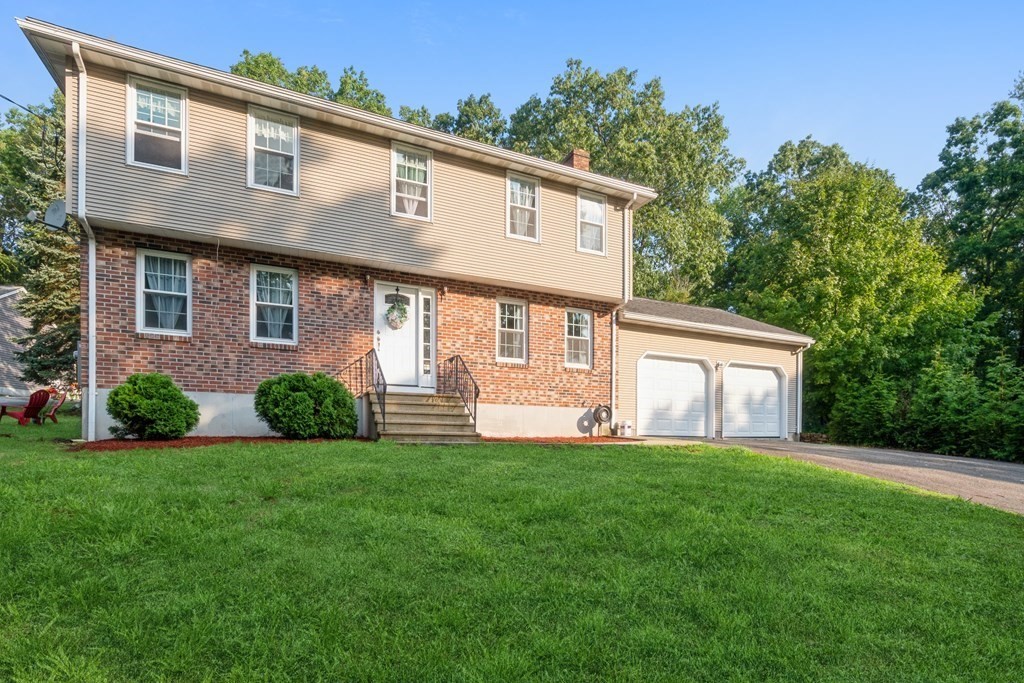 17 Douglas Road Webster, MA 01570 - Photo 3 of 25