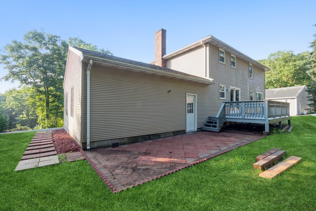 17 Douglas Road Webster, MA 01570 - Photo 4 of 25