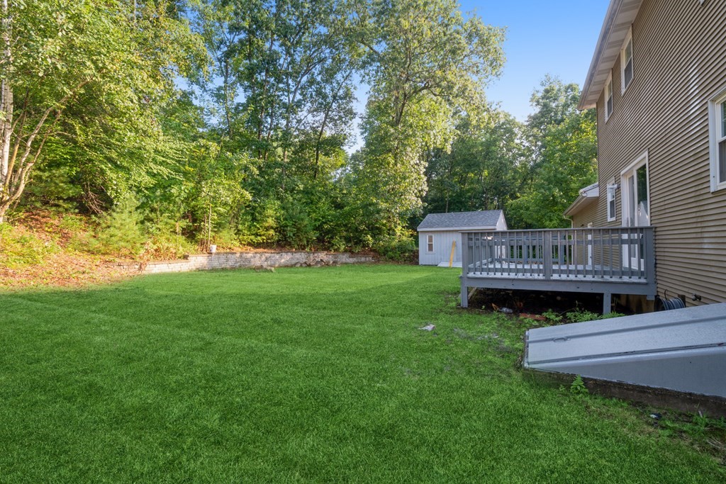 17 Douglas Road Webster, MA 01570 - Photo 5 of 25