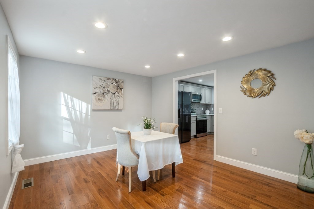 17 Douglas Road Webster, MA 01570 - Photo 8 of 25