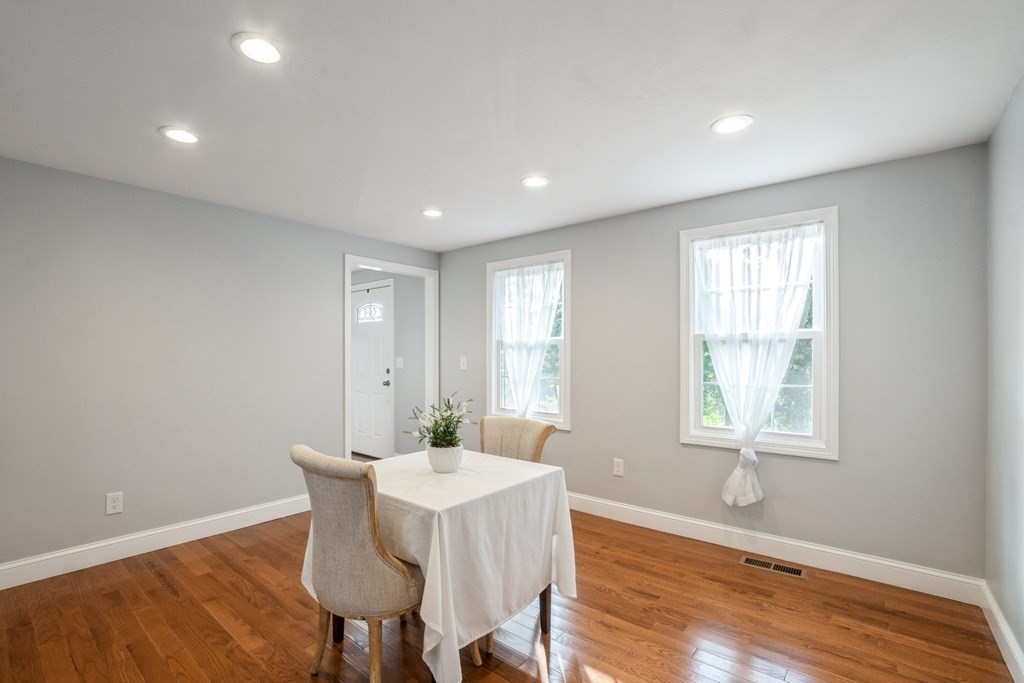 17 Douglas Road Webster, MA 01570 - Photo 9 of 25
