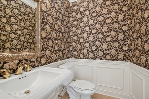 $1,900,000 | 860 Gage Lane, Lake Forest, IL 60045