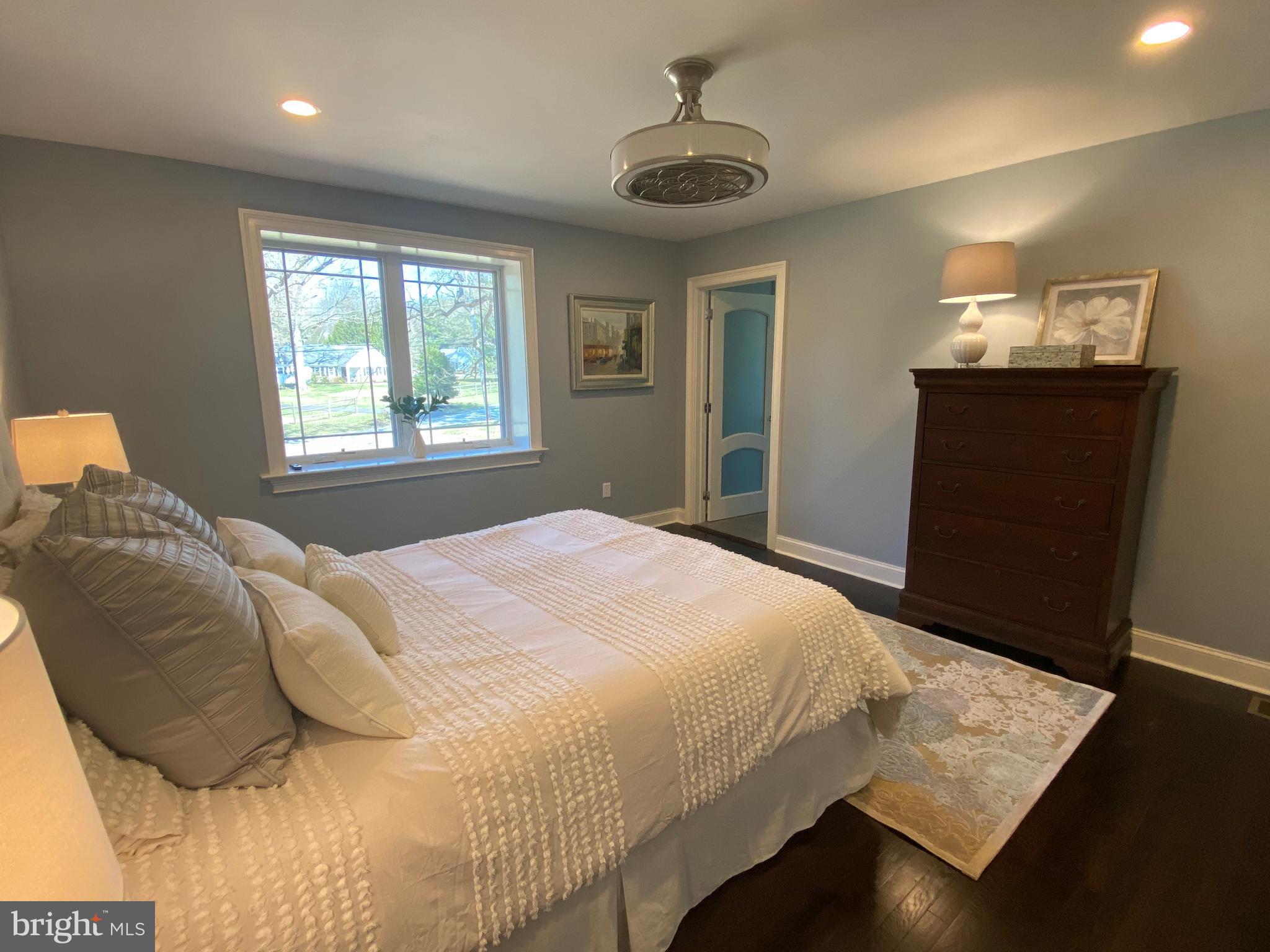 35 Dunminning Road Newtown Square, PA 19073 - Photo 22 of 37 First floor master with door to en suite bath