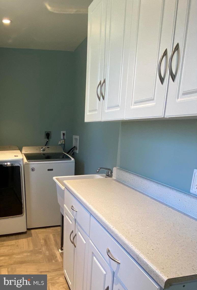 35 Dunminning Road Newtown Square, PA 19073 - Photo 33 of 37 Convenient first floor laundry room