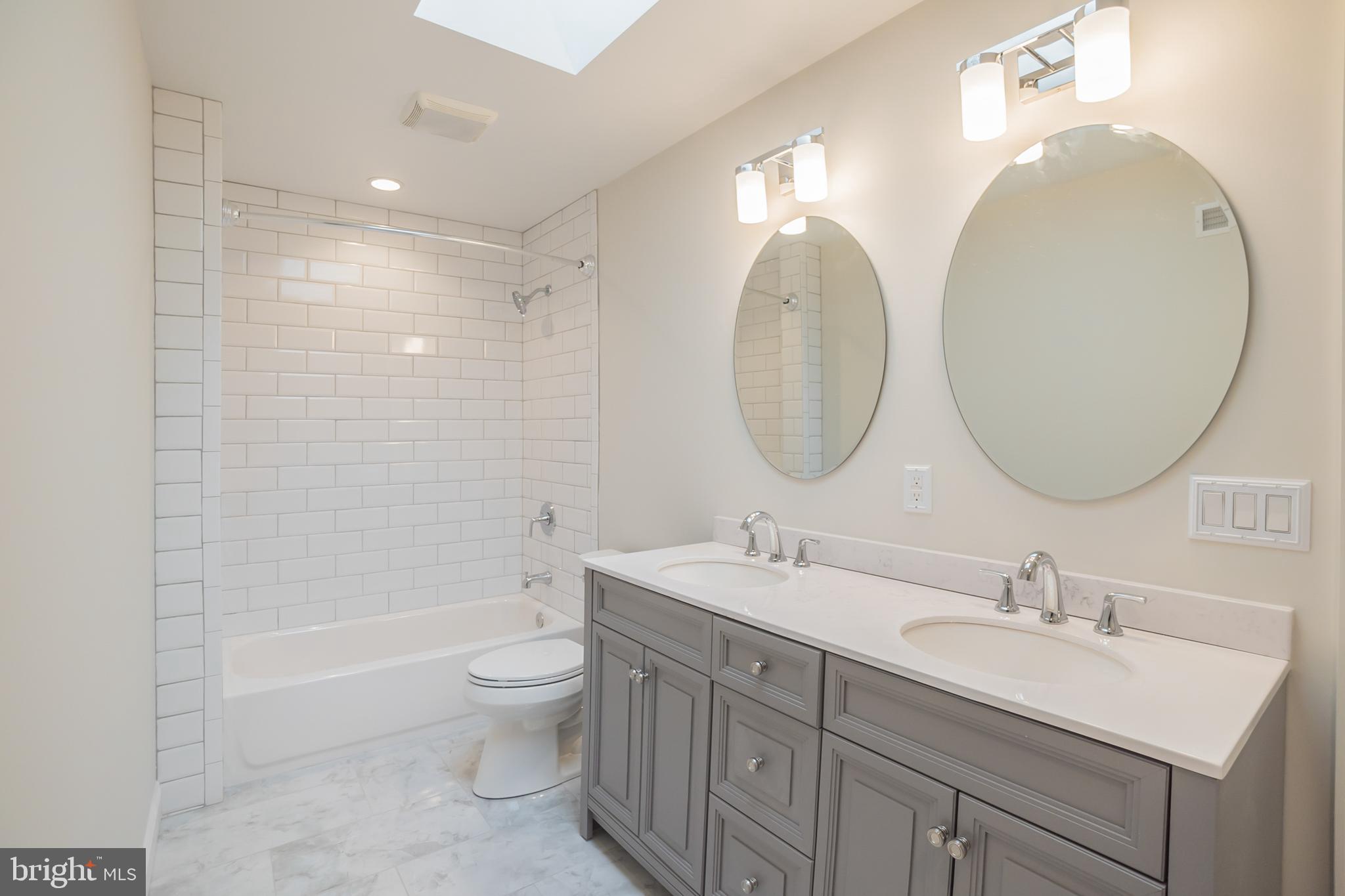 35 Dunminning Road Newtown Square, PA 19073 - Photo 35 of 37 2nd floor Jack and Jill bath