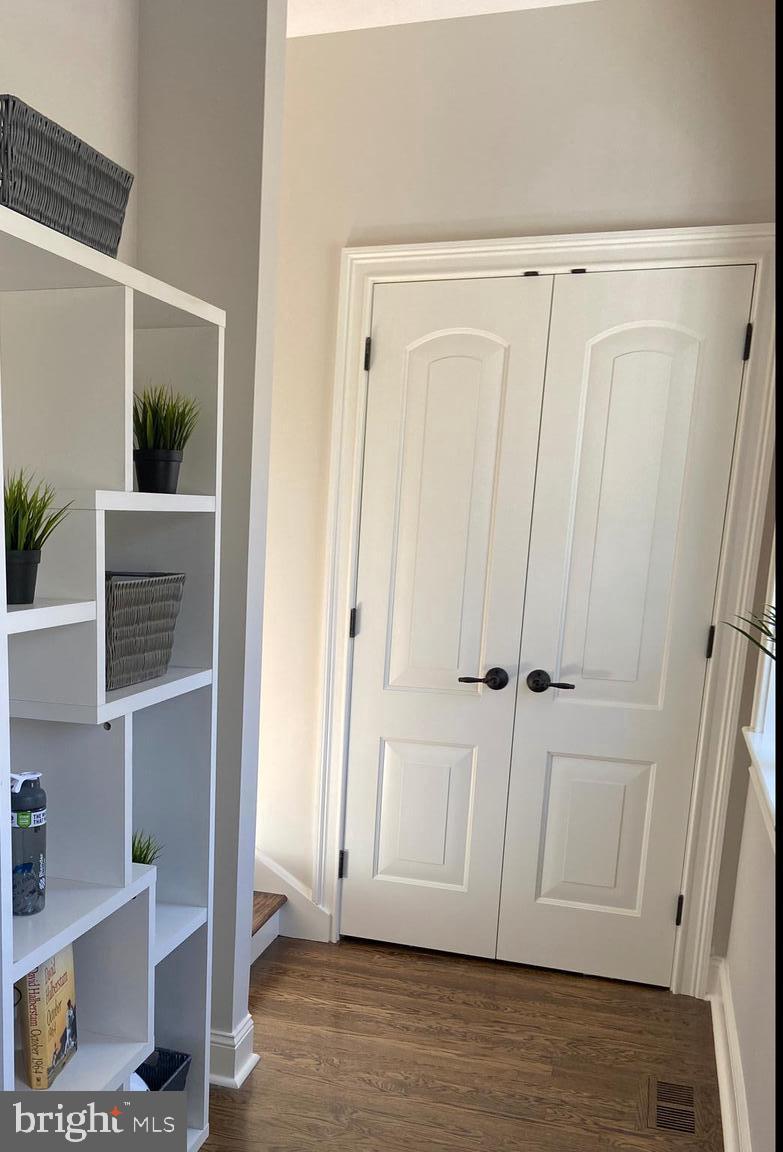 35 Dunminning Road Newtown Square, PA 19073 - Photo 6 of 37 Mud room entrance with coat closet