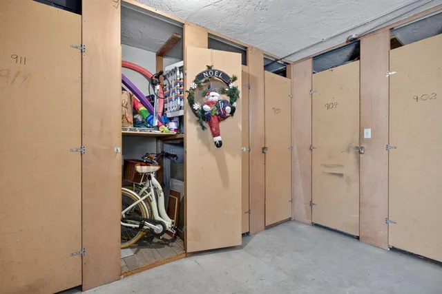 a view of a entryway with storage