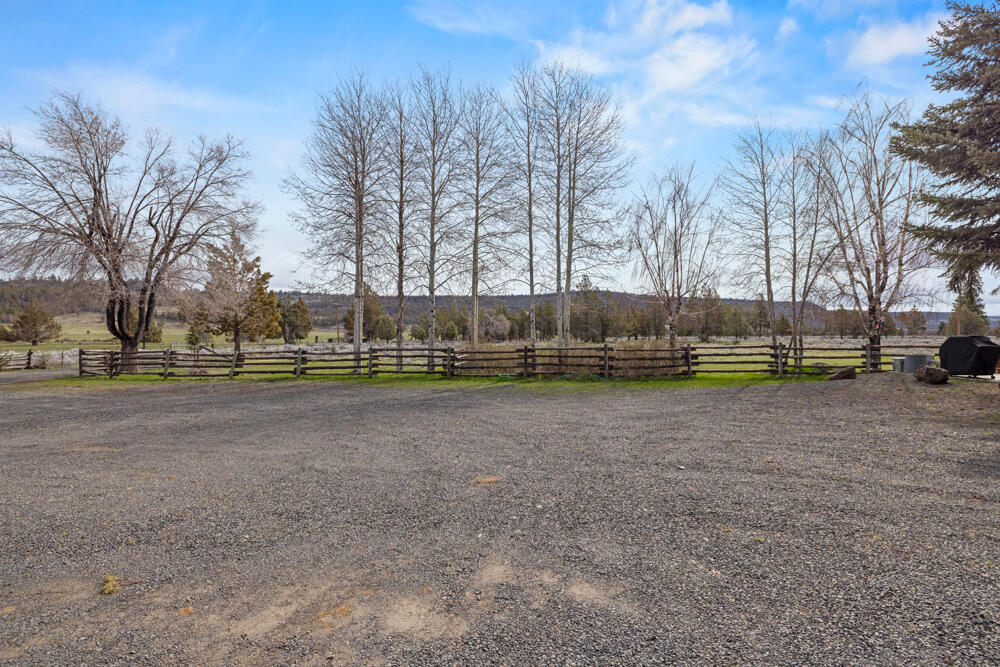 47477 Gerber Road Bonanza, OR 97623 - Photo 17 of 63 a view of a green field