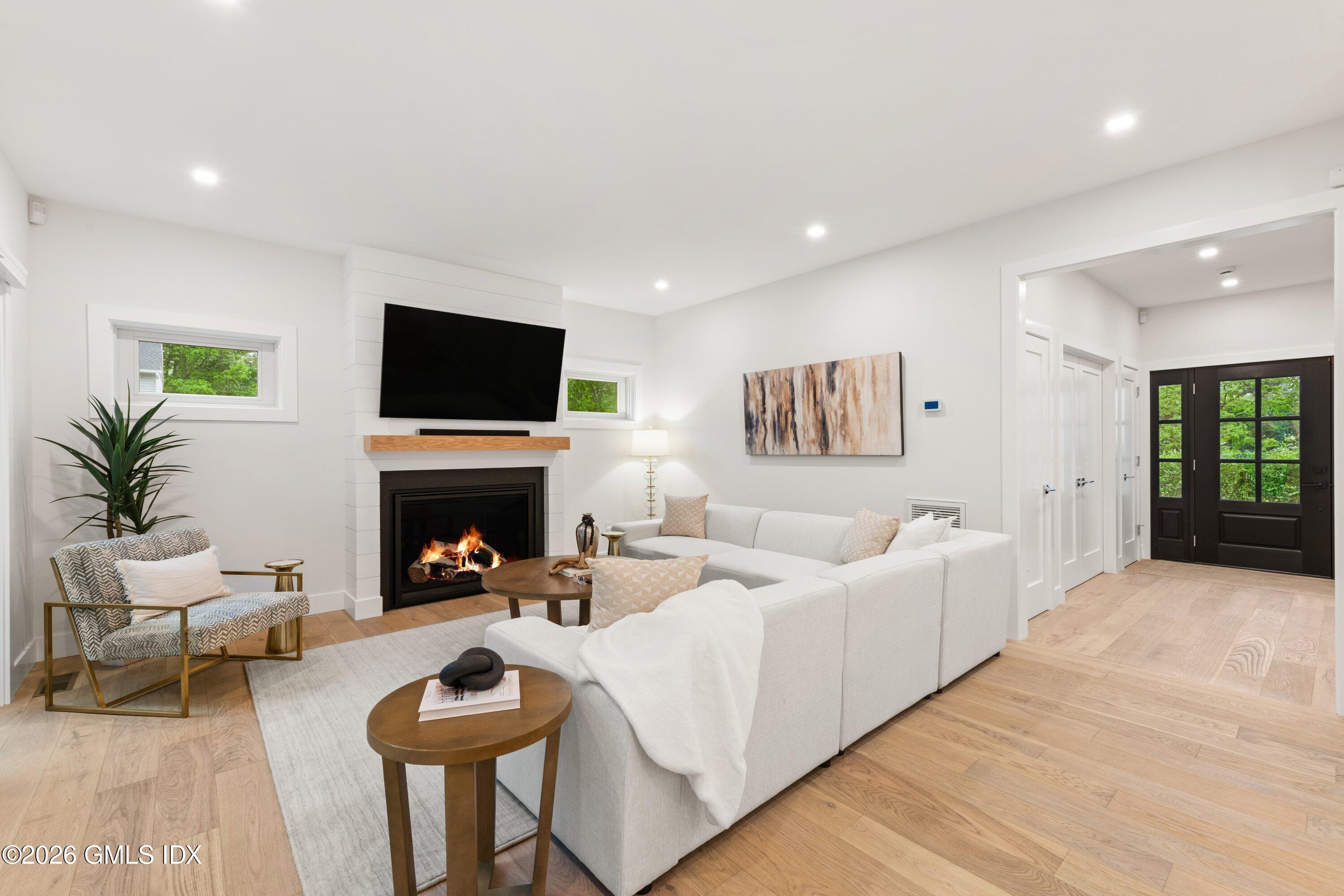 89 Indian Field Road Greenwich, CT 06830 - Photo 4 of 40 035-89IndianFieldRoad-Greenwich-CT-06830