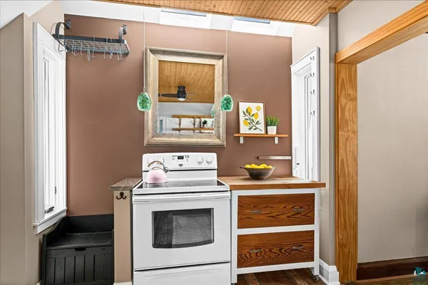 $749,900 | 5162 London Road, Duluth, MN 55804