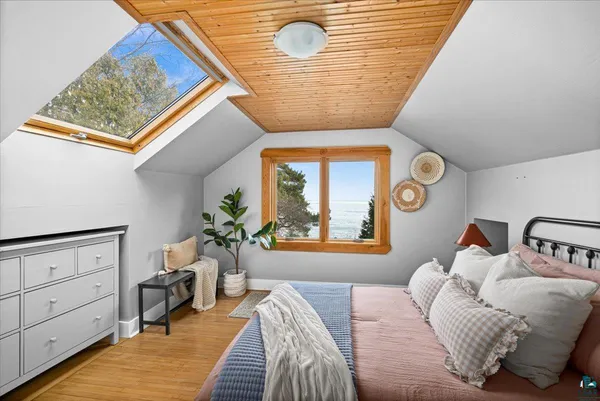 $749,900 | 5162 London Road, Duluth, MN 55804