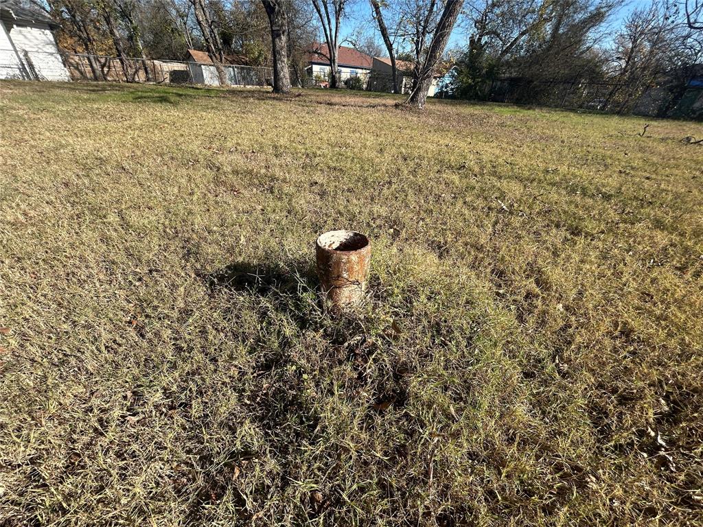 4302 Metropolitan Avenue Dallas, TX 75210 - Photo 10 of 12 a view of a outdoor space