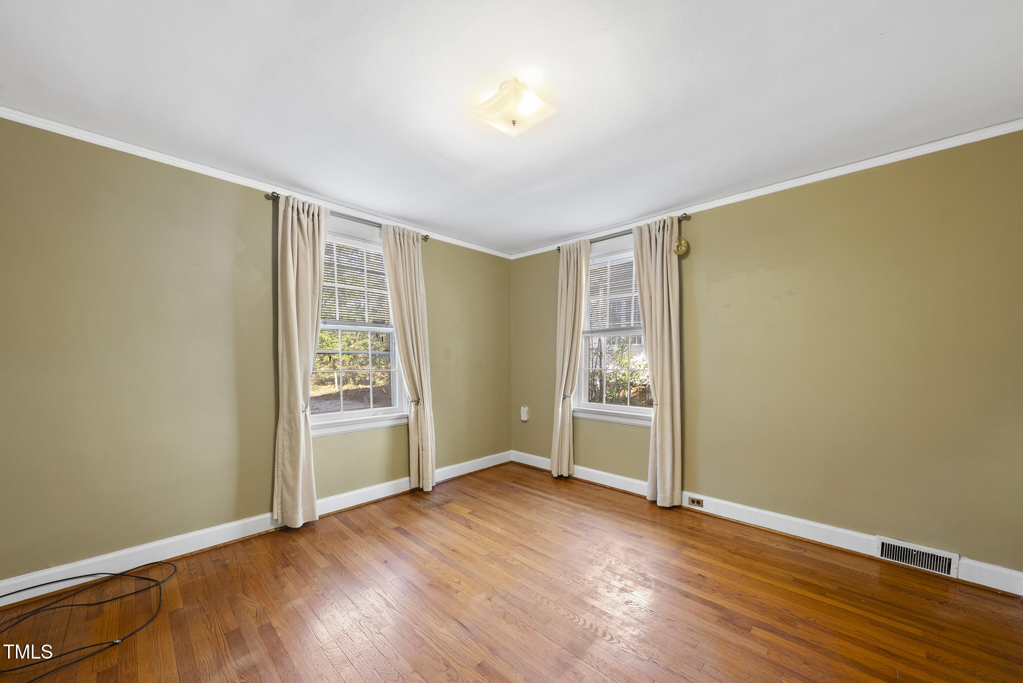23 Shepherd Street Raleigh, NC 27607 - Photo 11 of 36 an empty room with wooden floor and windows
