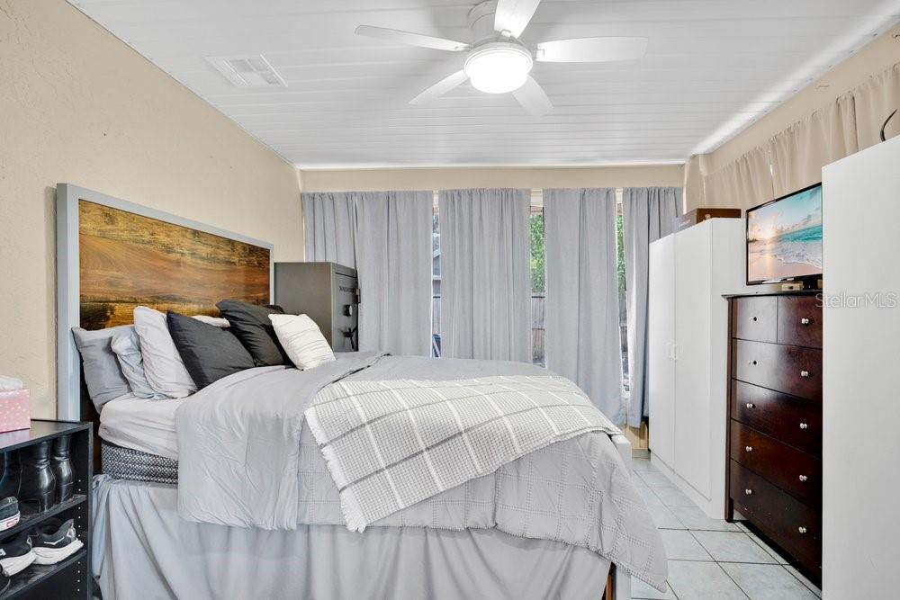 525 Rachael Court Oviedo, FL 32765 - Photo 24 of 37 a bedroom with a bed and a closet