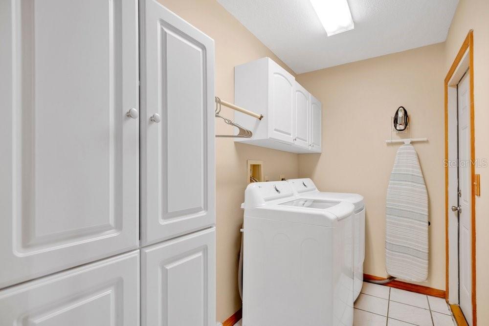 525 Rachael Court Oviedo, FL 32765 - Photo 29 of 37 a utility room with dryer and washer
