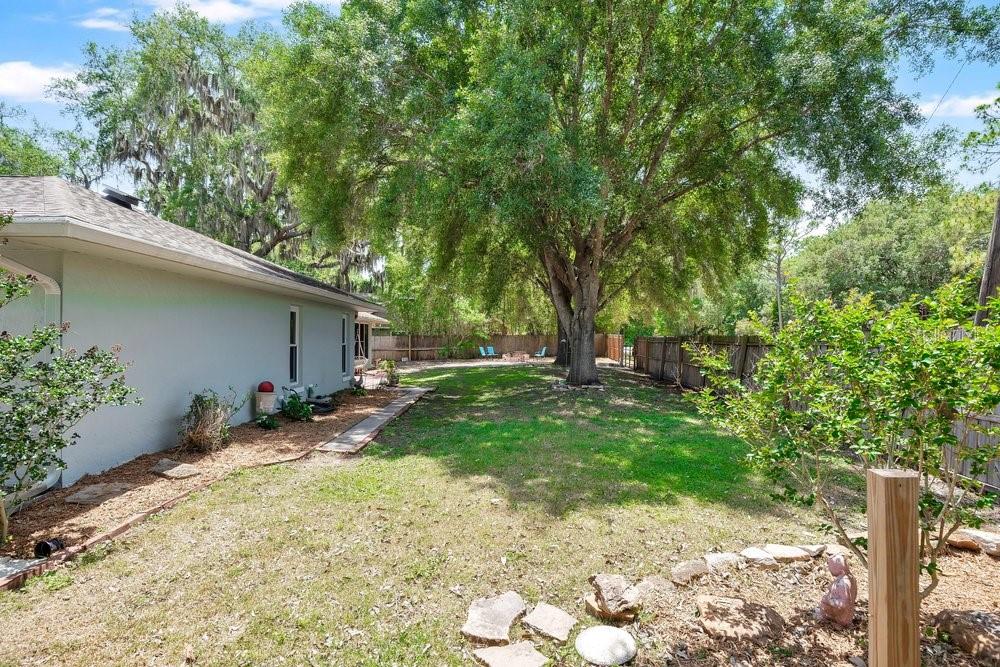 525 Rachael Court Oviedo, FL 32765 - Photo 34 of 37 a backyard of a house with seating space