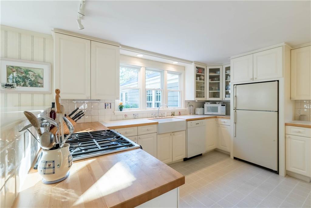 13 Sea Cove Road Cumberland Foreside, ME 04110 - Photo 4 of 32 Kitchen