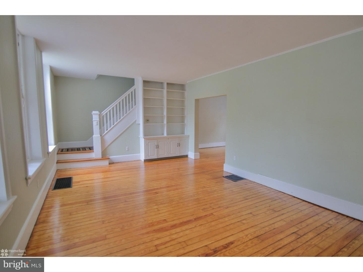 666 Wayside Way Riegelsville, PA 18077 - Photo 3 of 15