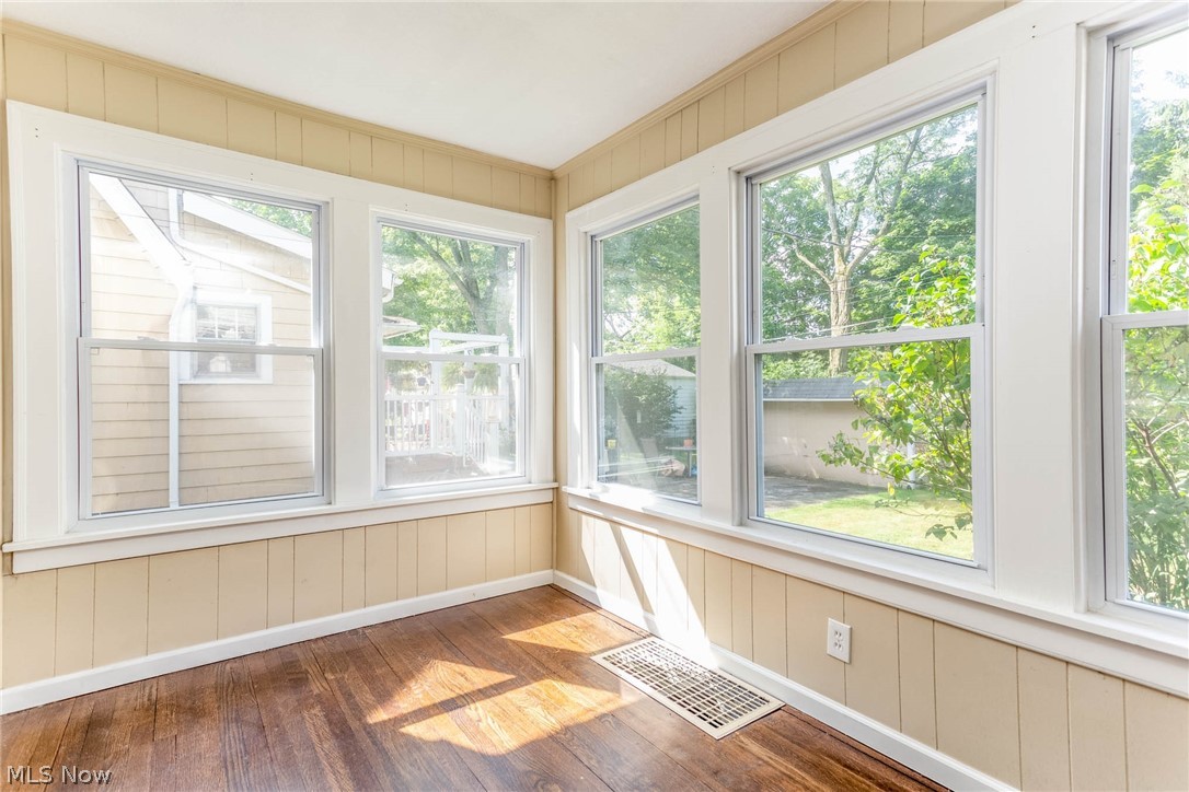3478 Northcliffe Road Cleveland, OH 44118 - Photo 15 of 31