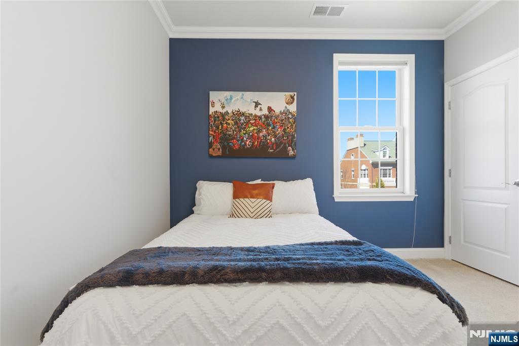 14 Gable Walk Livingston, NJ 07039 - Photo 29 of 41 a bedroom with a large bed and a window