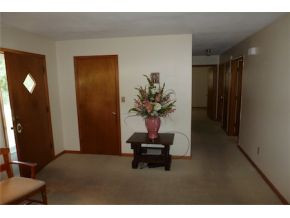 1524 Sun Valley Road Johnson City, TN 37604 - Photo 3 of 24 Entry into Living Room