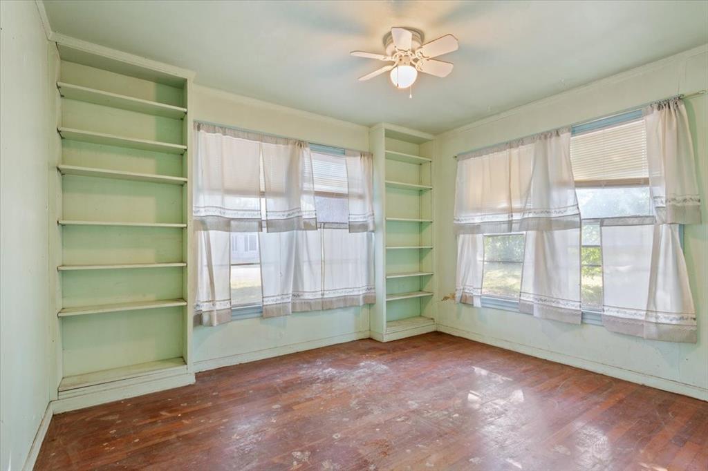 1118 Kane Street Waco, TX 76705 - Photo 19 of 32 a view of an empty room with a window