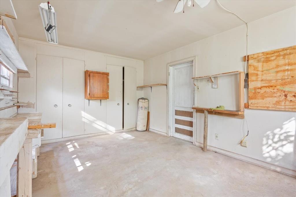 1118 Kane Street Waco, TX 76705 - Photo 21 of 32 a view of a livingroom with furniture and a window