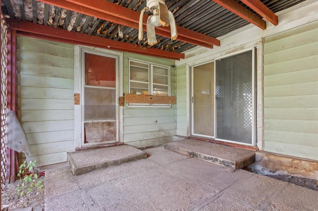 1118 Kane Street Waco, TX 76705 - Photo 25 of 32 a view of a room with wooden floor and a ceiling fan