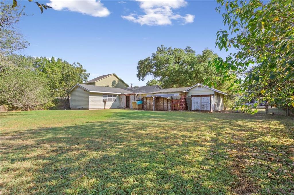 1118 Kane Street Waco, TX 76705 - Photo 27 of 32 a front view of a house with garden
