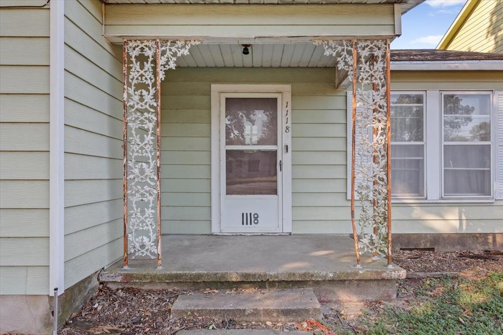 1118 Kane Street Waco, TX 76705 - Photo 3 of 32 a front view of a house