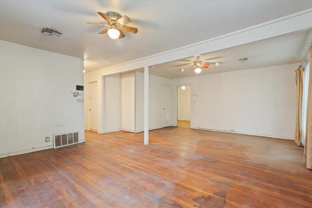 1118 Kane Street Waco, TX 76705 - Photo 7 of 32 a view of an empty room with a window