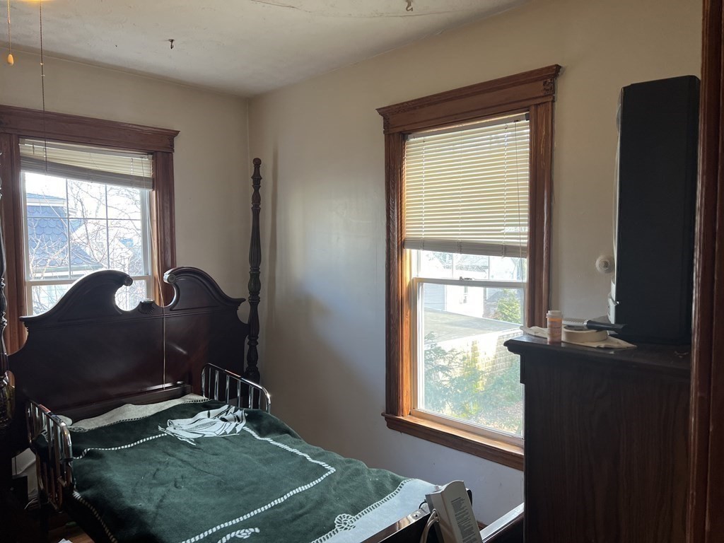 90 Forbes Street Boston, MA 02130 - Photo 13 of 22 a view of workspace with a window