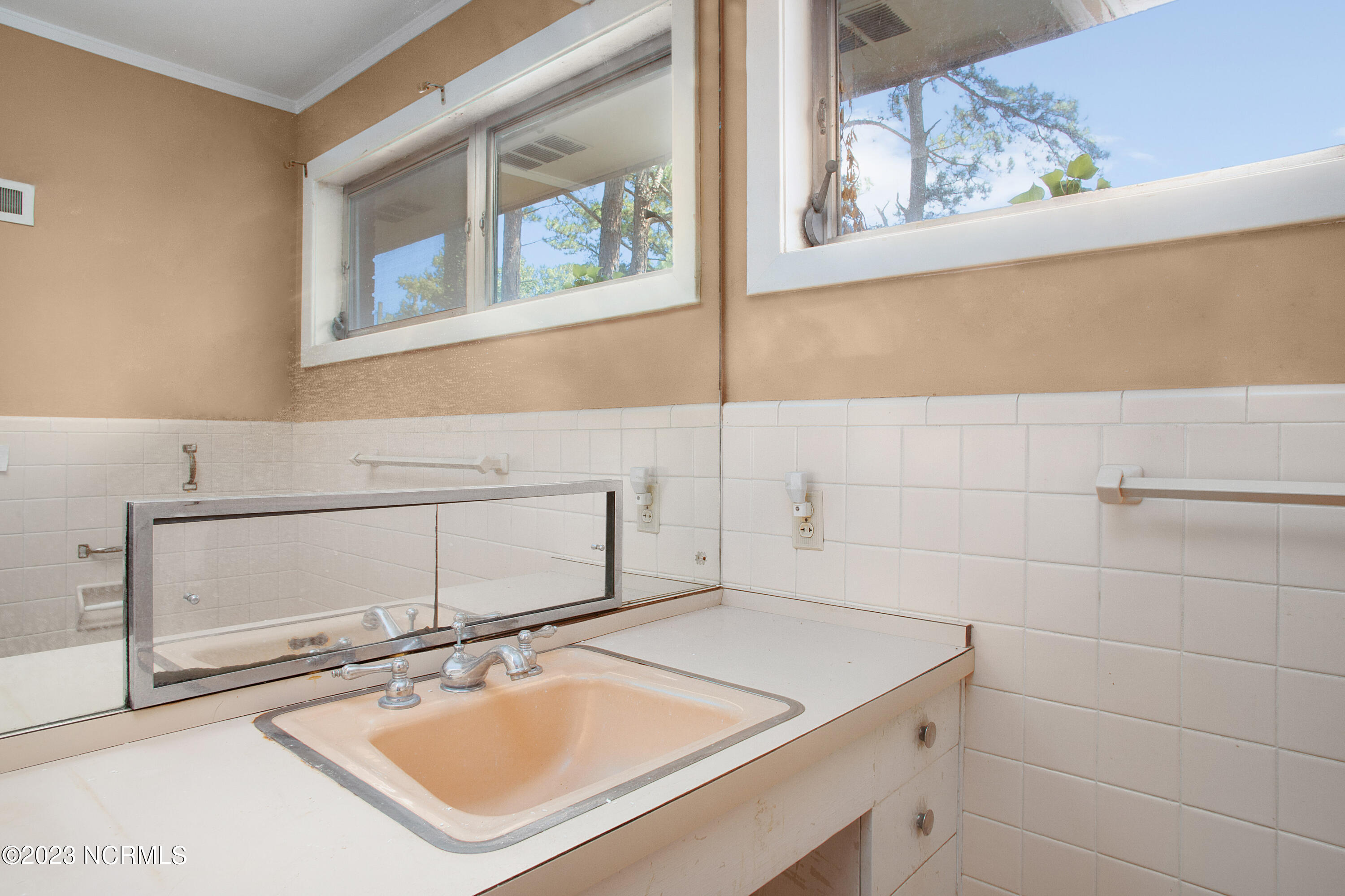 505 Liberty Hill Road Kinston, NC 28501 - Photo 15 of 21 Second Bathroom