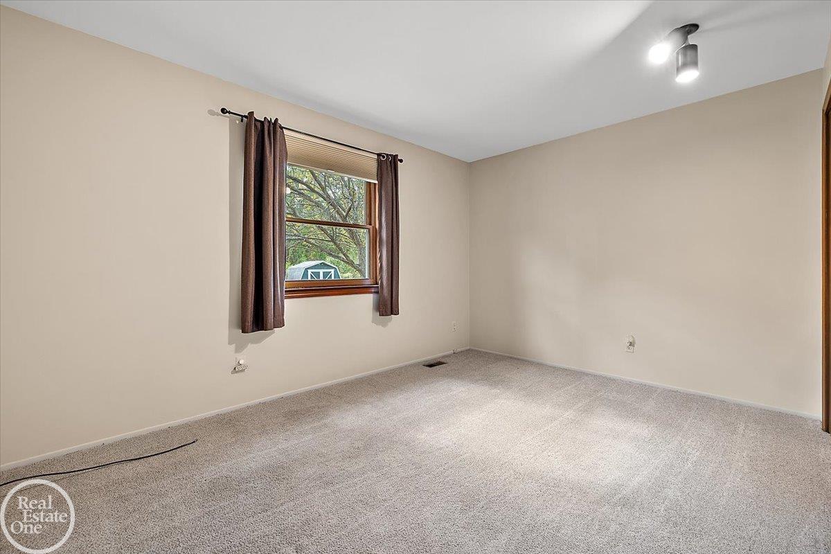 47341 Kennesaw Ridge Utica, MI 48317 - Photo 43 of 50 50189136-b320b586-6968-4a54-9895-295d05770fec.JPG