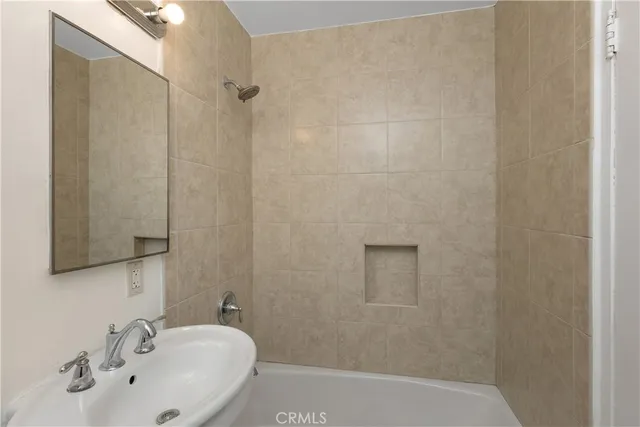 $1,900 | 3215 East Ransom Street, Unit 3, Long Beach, CA 90804