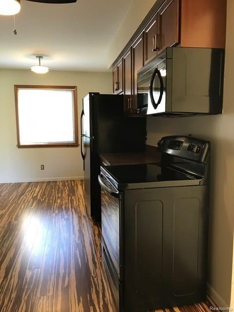 705 Sheffield Road Auburn Hills, MI 48326 - Photo 12 of 23 IMG_1011.JPG