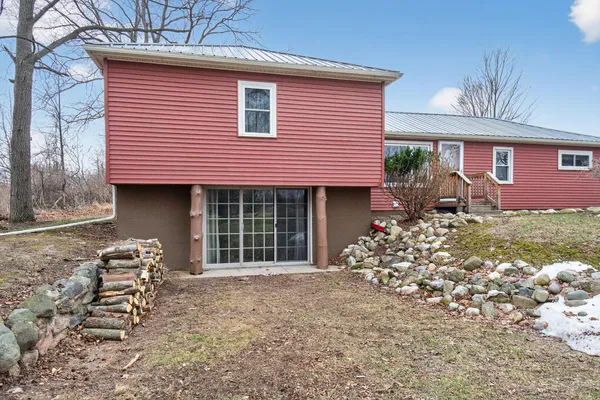 $299,900 | 3465 East Bacon Road, Hillsdale, MI 49242