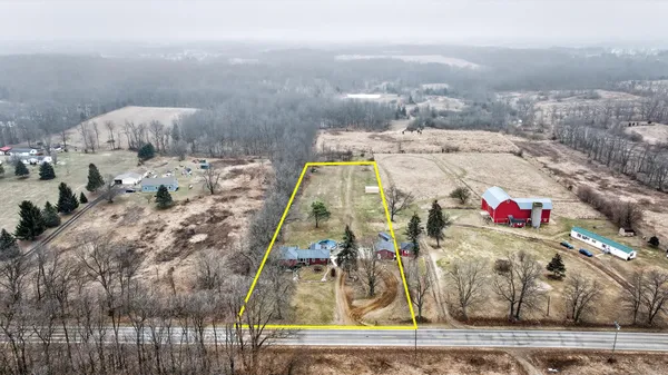 $299,900 | 3465 East Bacon Road, Hillsdale, MI 49242