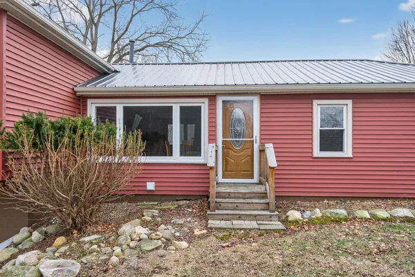 $299,900 | 3465 East Bacon Road, Hillsdale, MI 49242