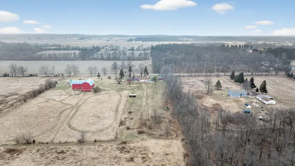 $299,900 | 3465 East Bacon Road, Hillsdale, MI 49242