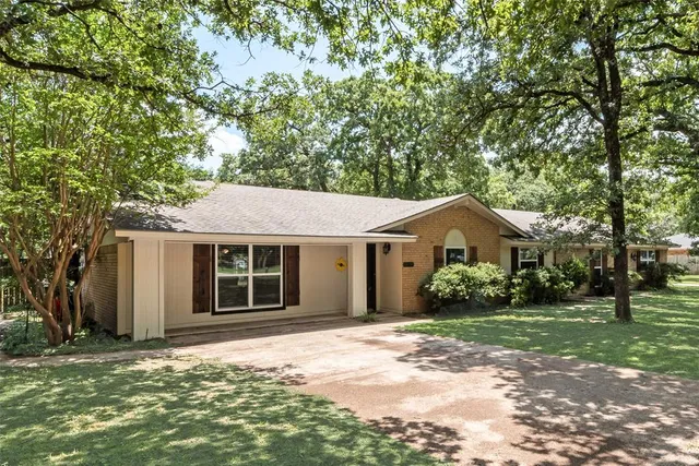 $525,000 | 215 Surveyors Road, Krugerville, TX 76227