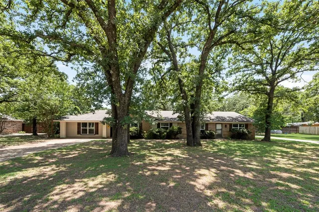 $525,000 | 215 Surveyors Road, Krugerville, TX 76227