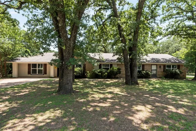 $525,000 | 215 Surveyors Road, Krugerville, TX 76227